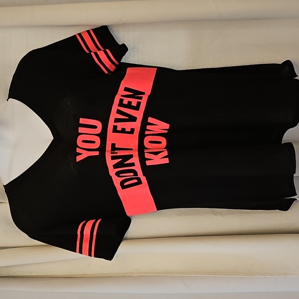 XL Graphic Tee & Leggings - Picture 4 of 5